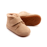 Botin respetuoso con borreguito Shloofy Sand suede