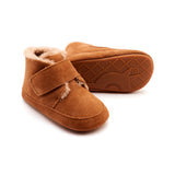 Botin respetuoso con borreguito Shloofy Tan suede