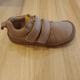 Botin respetuoso de caña abaja en color Camel