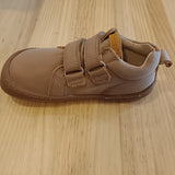 Botin respetuoso de caña abaja en color Camel