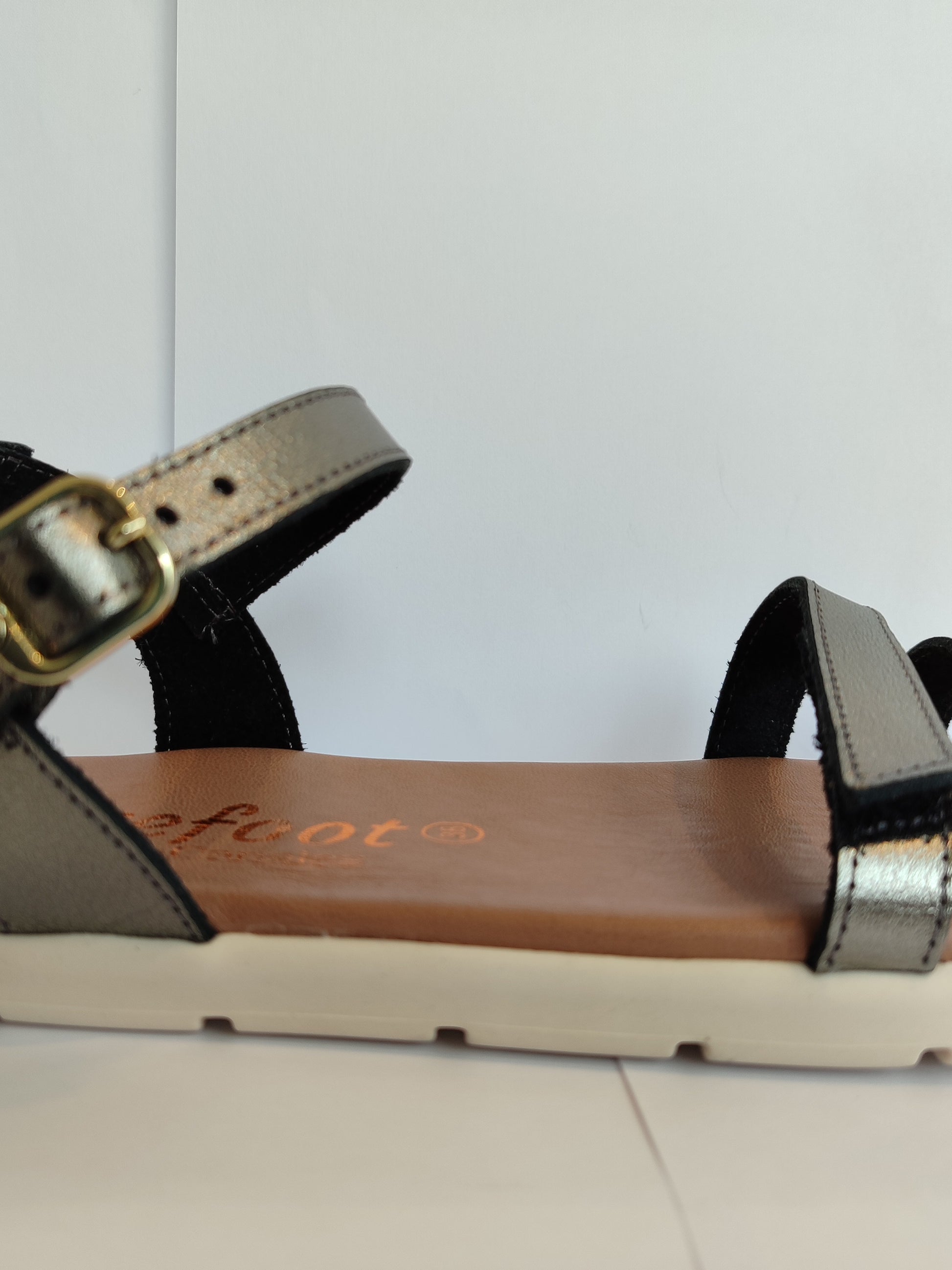 Sandalia de transicion Caprone Plomo 2 velcros - Ohana Barefoot