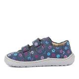 Zapatilla respetuosa modelo Base Denim con flores repelente al agua