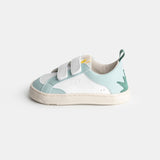 Zapatilla respetuosa modelo Indi en Verde