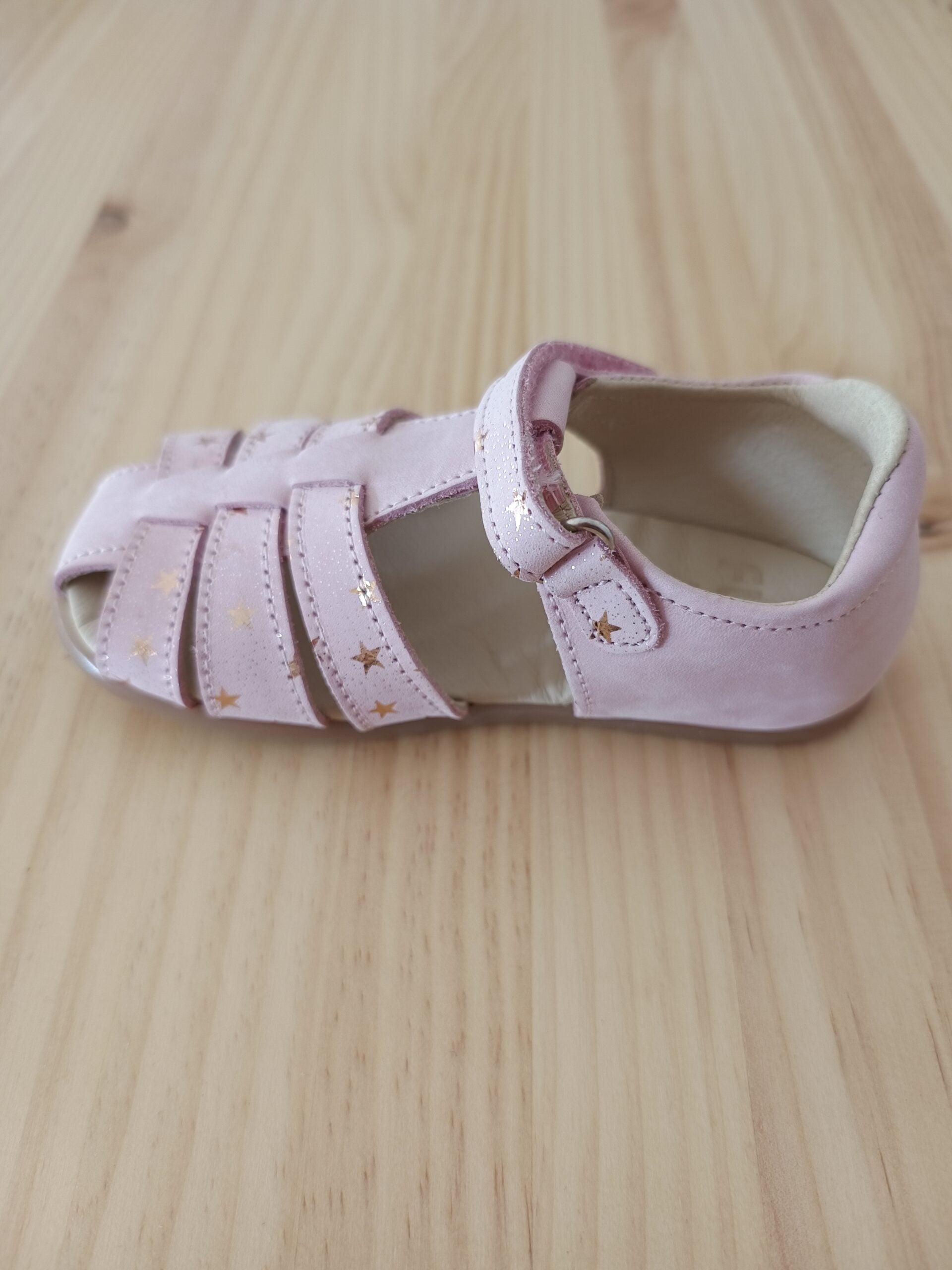 Sandalia respetuosa Rosa con estrellas con puntera cerrada - Ohana Barefoot