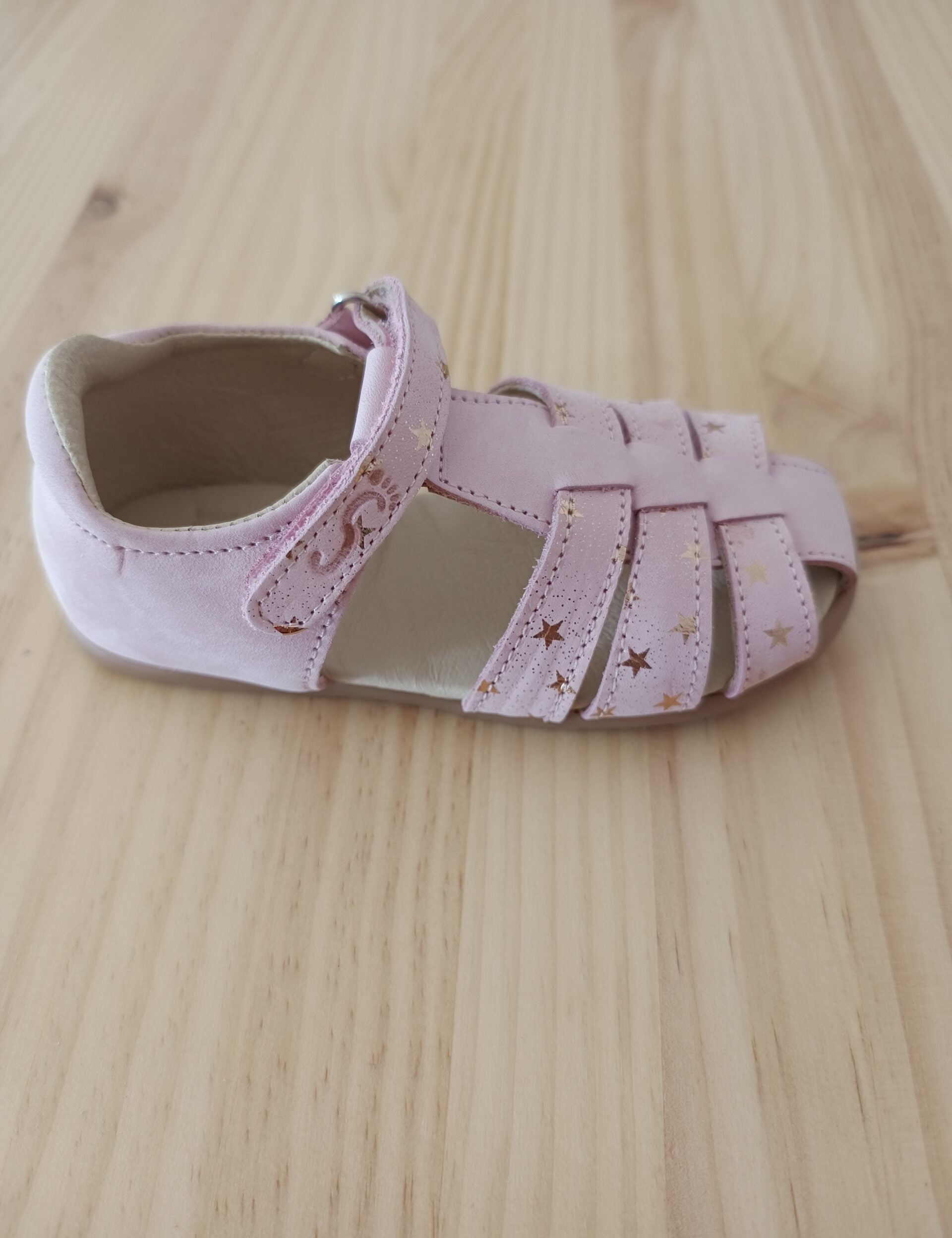 Sandalia respetuosa Rosa con estrellas con puntera cerrada - Ohana Barefoot