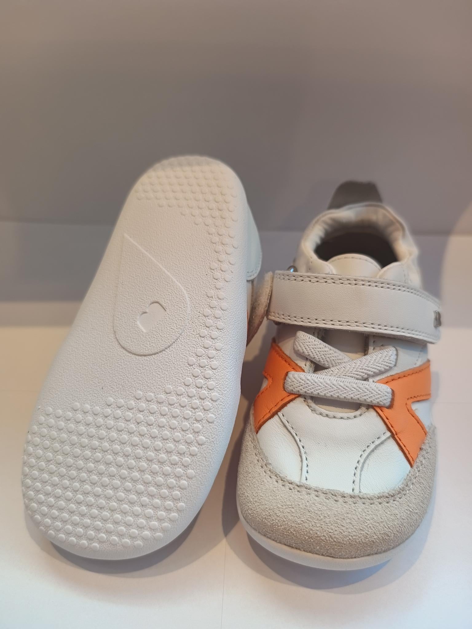 Zapatilla respetuosa primeros pasos Chase White-Orange peel - Ohana Barefoot