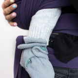 Patucos respetuosos en forro polar para porteo en color Gris