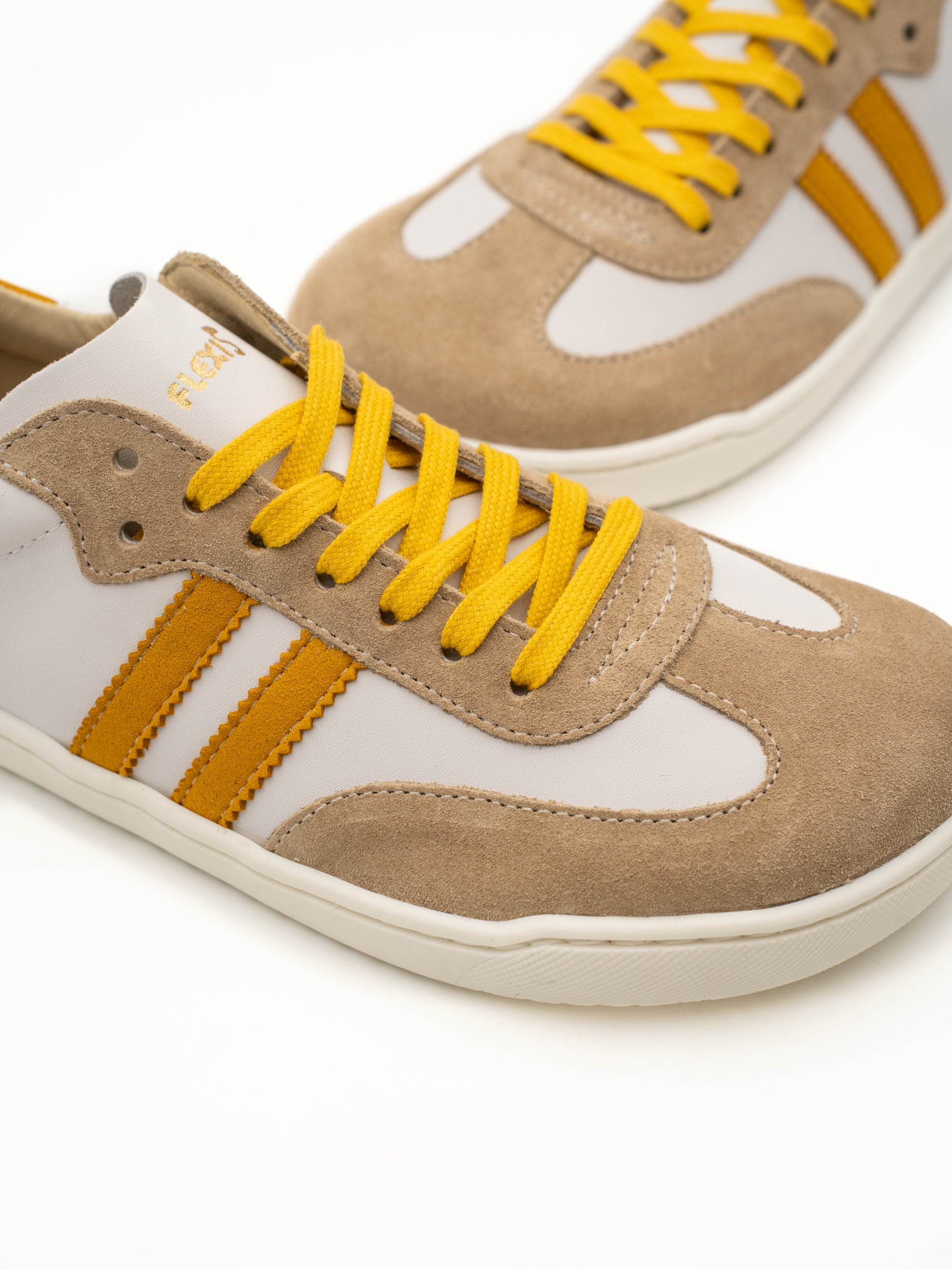 Deportiva barefoot 9028-XL horma ancha microfibra Arena/Blanco/Mostaza - Ohana Barefoot