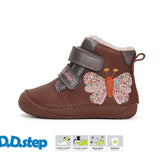 Bota respetuosa repelente al agua con borreguito color Chocolate con Mariposa