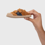 Deportiva respetuosa infantil Berlin Mostaza en horma Wide