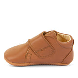 Botin bajo respetuoso Froddo Prewalkers color Cognac
