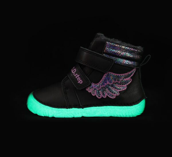 BOTAS NEGRAS RESPETUOSAS CON DETALLES EN ROSA, SUELA FLUORESCENTE Y BORREGUITO-D.D.STEP - Imagen 7