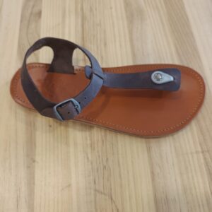 SANDALIA DE TIRA MARRON ARTPELLE
