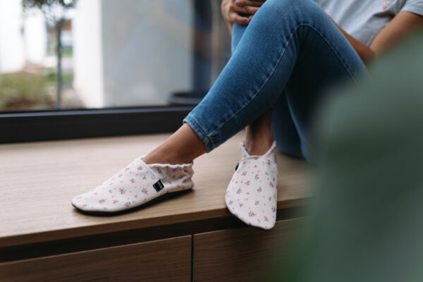 ZAPATILLAS DE INTERIOR ADULTO RESPETUOSAS  BLOOMS DE SNUGI - Imagen 2