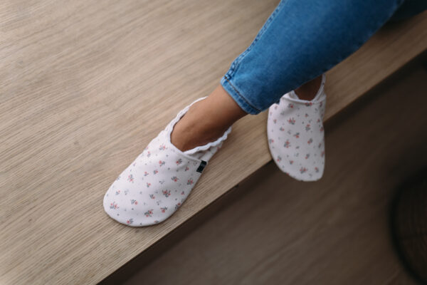 ZAPATILLAS DE INTERIOR ADULTO RESPETUOSAS  BLOOMS DE SNUGI - Imagen 3