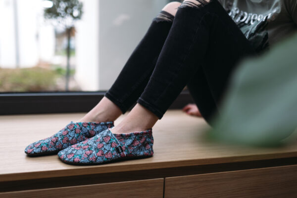 ZAPATILLAS DE INTERIOR PARA ADULTO RESPETUOSAS STRAWBERRIES DE SNUGI - Imagen 2