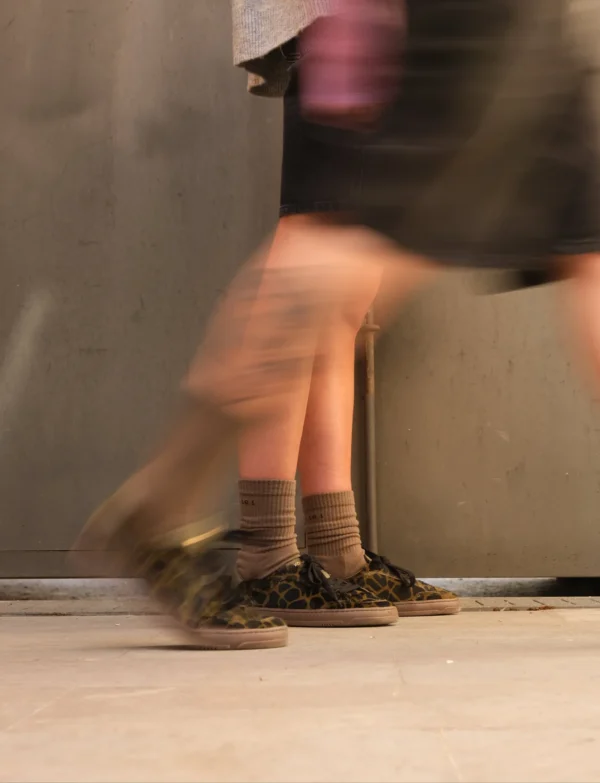CALZADO BAREFOOT ADULTO KOOPS VENAN JIRAFA - Imagen 4