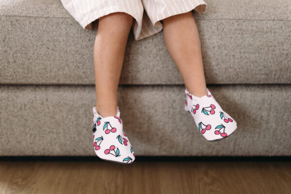 ZAPATILLA DE INTERIOR RESPETUOSA SWEET CHERRIES DE SNUGI - Imagen 3